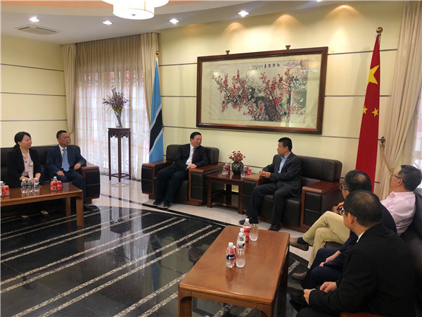 福建省卫生健康委代表团赴博茨瓦纳慰问医疗队员 推进卫生合作