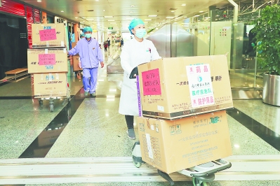 厦门264名医护人员和一批医疗物资驰援湖北