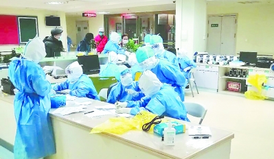 省立医院支援武汉医疗队进驻收治病人