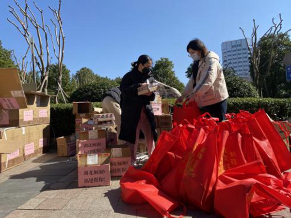 20小时跋涉，福建省总工会首批慰问物资抵达福建省第一批支援湖北医疗队驻地