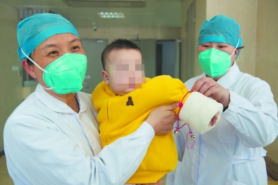 陪宝宝住在隔离病房的这15天