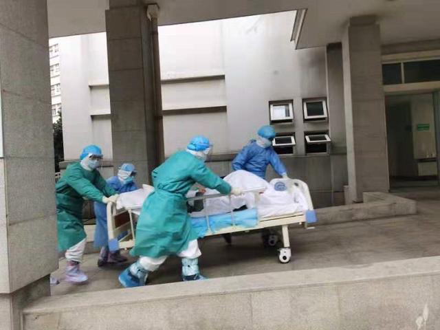 今天，我们在武汉“火线入党”