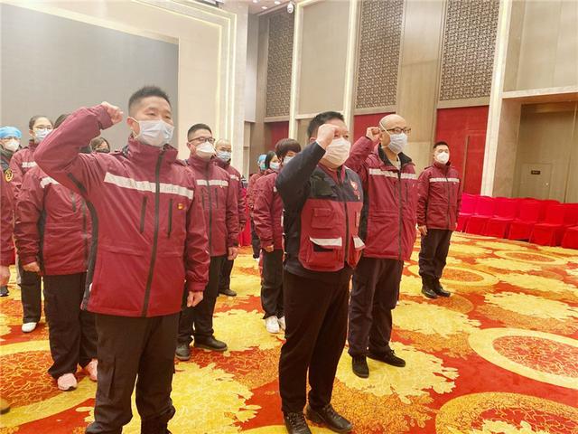 今天，我们在武汉“火线入党”