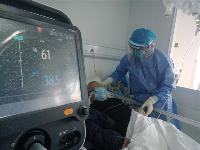 今天，我们在武汉“火线入党”