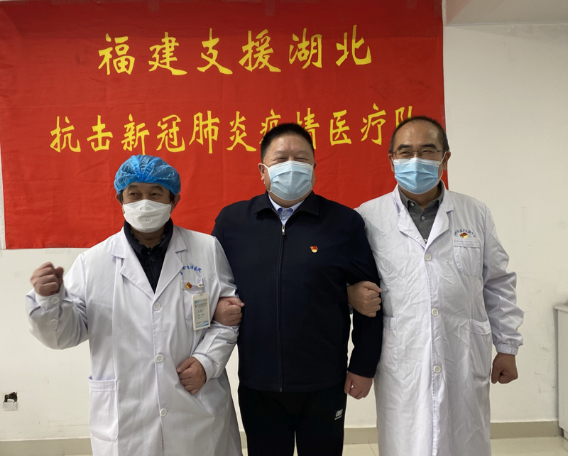 我省首批援鄂医疗队与我省第十一批援鄂医疗队完成工作交接