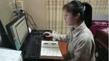 “红马甲”护“白衣” 志愿青春暖人心