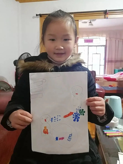 “红马甲”护“白衣” 志愿青春暖人心