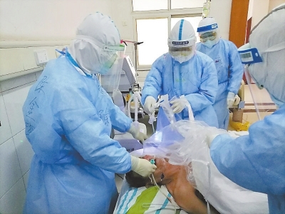 福建省对口支援宜昌医疗队插管突击队——与死神抢夺生命