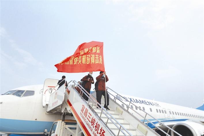 白衣执甲 英雄本色