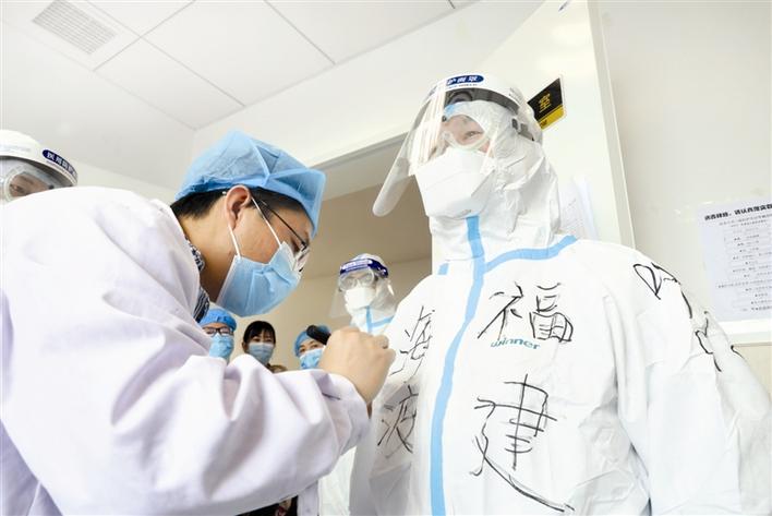 白衣执甲 英雄本色