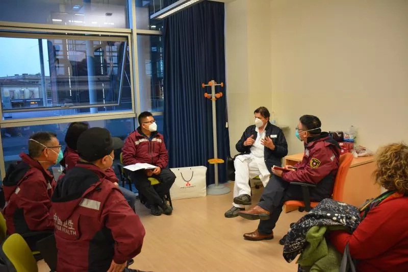 赴意专家组与确诊闽籍侨胞主诊医生会面交流