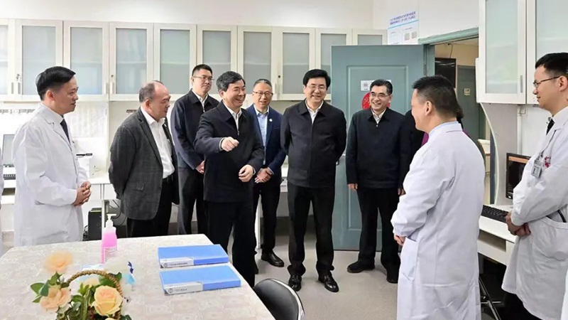 周祖翼赵龙在榕看望慰问坚守岗位的一线干部职工