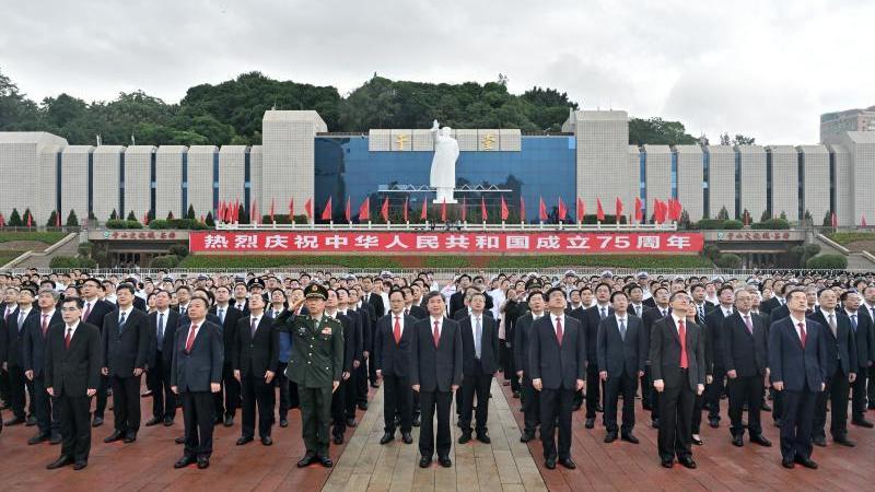 福建省福州市举行庆祝中华人民共和国成立75周年升国旗仪式